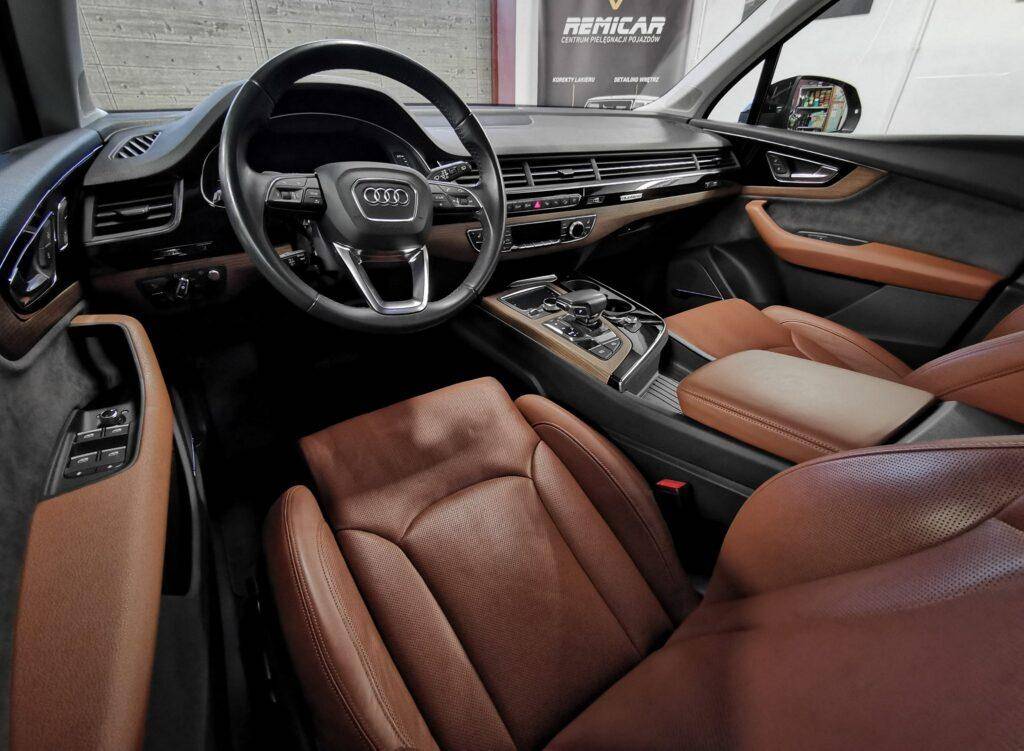 Czyszczenie tapicerki, korekta lakieru, zabezpieczenie szyb i felg